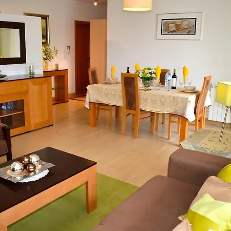 Parasol - With Pool, Wi-fi, Near Beach *