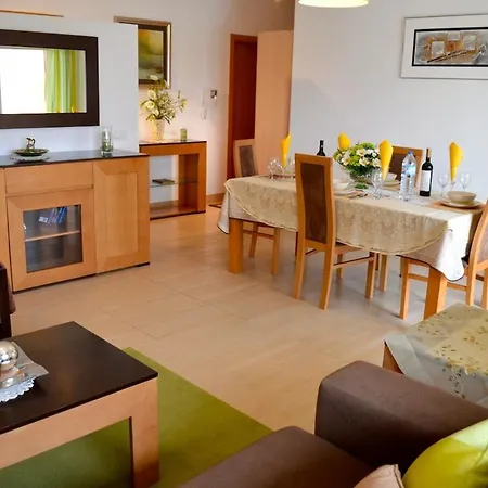 Apartment Parasol - With Pool, Wi-fi, Near Beach